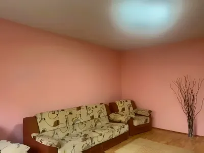living relaxant cu canapea apartament inchiriere Sector 3 București